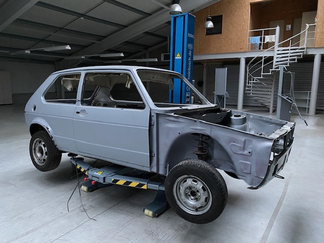 Véhicule en cours de restauration